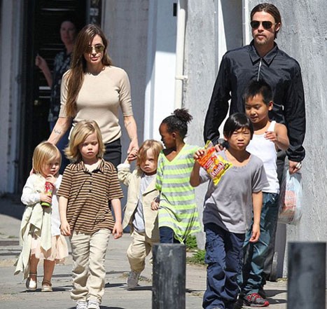Khoanh khac hanh phuc cua gia dinh Angelina Jolie Brad Pitt-Hinh-3